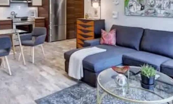 Cherry Condo | Stylish 1BR Retreat in Myers Park with Great Amenities