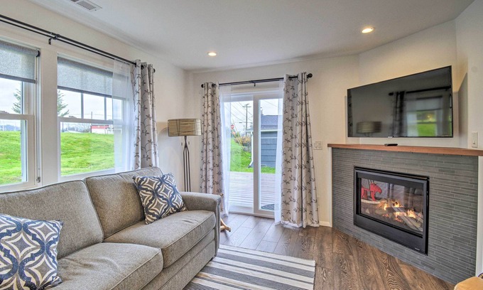 Retsil House | Delightful Port Orchard Home Steps from the Waterfront