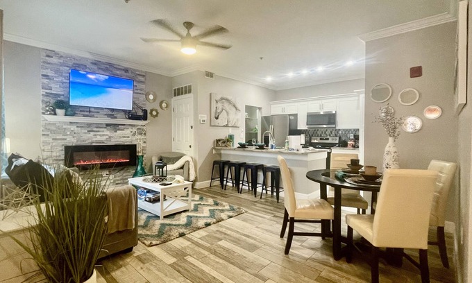 Seminole Condo | Pet-Friendly Condo with Heated Pool Near the Beach