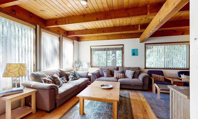 Pioneer Trail House | Relaxing Retreat with Hot Tub & Balcony Near Top Ski Resorts