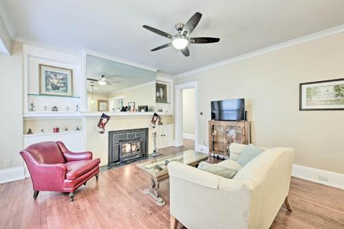 Sheboygan House | Cozy Sheboygan Home Steps from the Beach with Porch