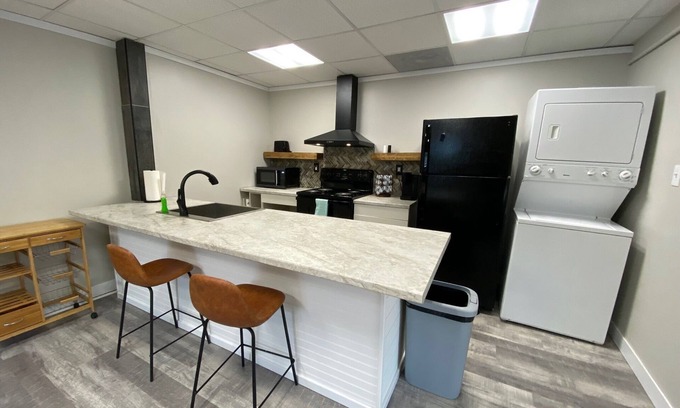 Mattoon House | Modern 2-Bedroom Flat with Pool & Pet-Friendly Amenities