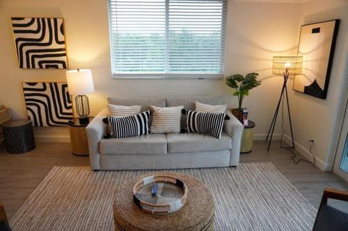 Boca Raton Apartment | Updated Spacious 2BR Condo by the Beach