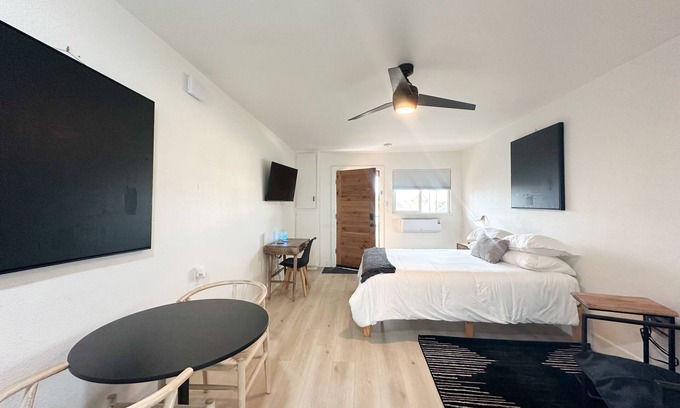 Salida Apartment | Modern Studio Near Kaiser with Spa and Breakfast Access