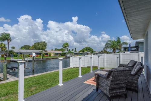 Apollo Beach House | Updated Waterfront Condo in Apollo Beach 1572