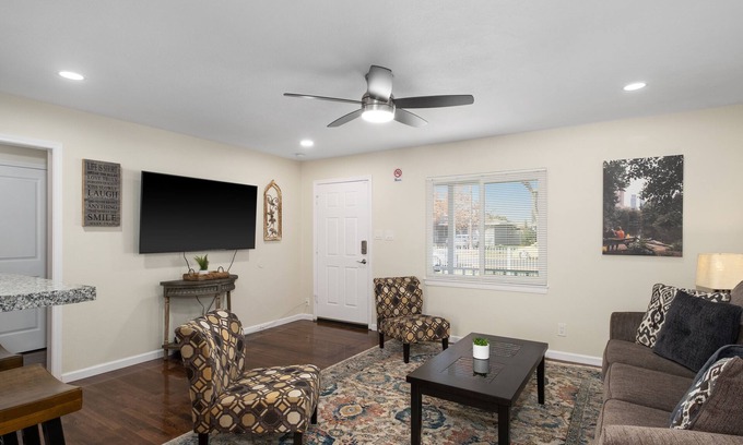 Fresno House | Inviting 3B/2Bath Retreat with Dining Room on Peaceful Street