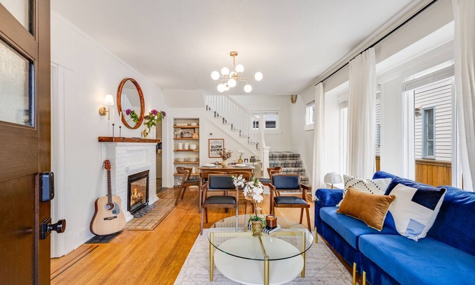 University District House | Upgraded Historical Gem 5BR/4Ba/with AC in U District