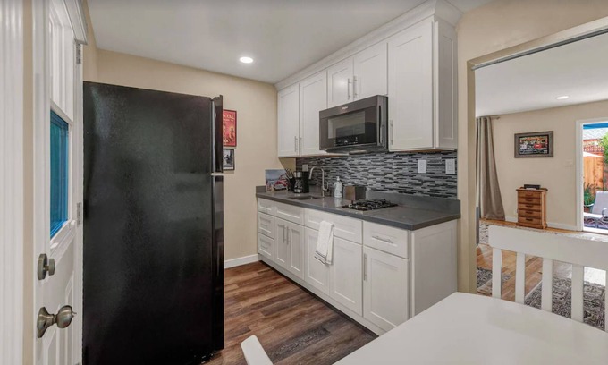 Santa Rosa Apartment | Chic Vintage Studio Steps from Downtown with Breakfast