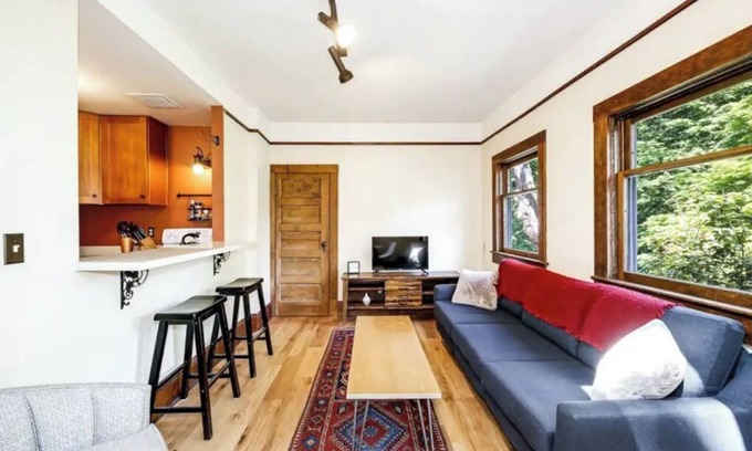 Phinney Ridge Apartment | Top-Rated Upper Apartment in Classic Craftsman Home