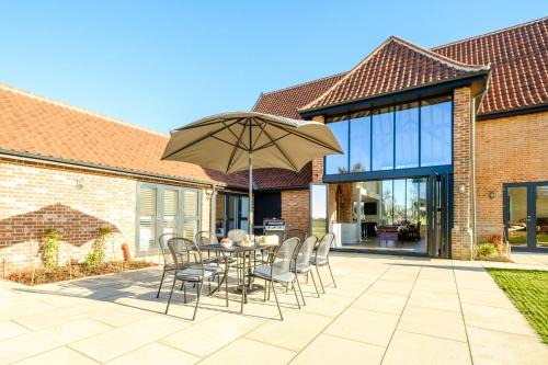 Woodbridge House | Discover Upper Barn: Family-Friendly Retreat Awaits You