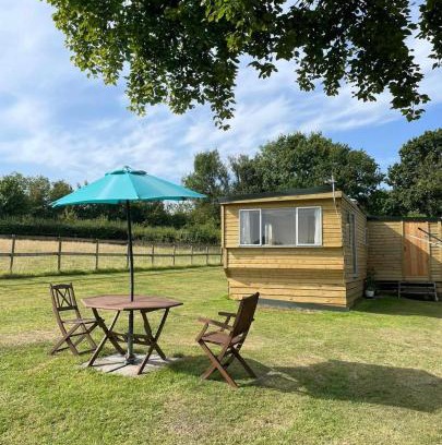 Sticklepath Apartment | Charming Retro Mobile Glamping Near Dartmoor Walks