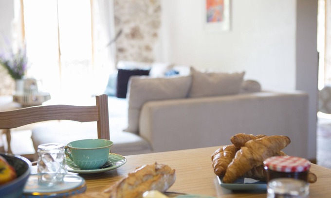 Ferrals-les-Corbieres Apartment | Discover Upper Gite Jardin Bleu: Pet-Friendly Retreat
