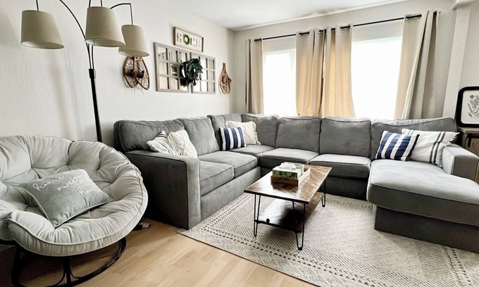 Campbell Park Apartment | Upper Grape, Midtown Home with Pool & Spa - Rated 9.2/10