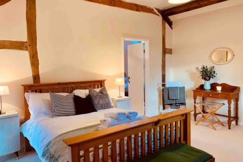 Munslow House | Upper Heath Farm - Stable Cottage: Pet & Child Friendly Stay