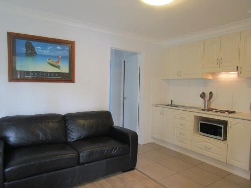 Muswellbrook Apartment | Discover Upper Hunter Annex: Family-Friendly Retreat