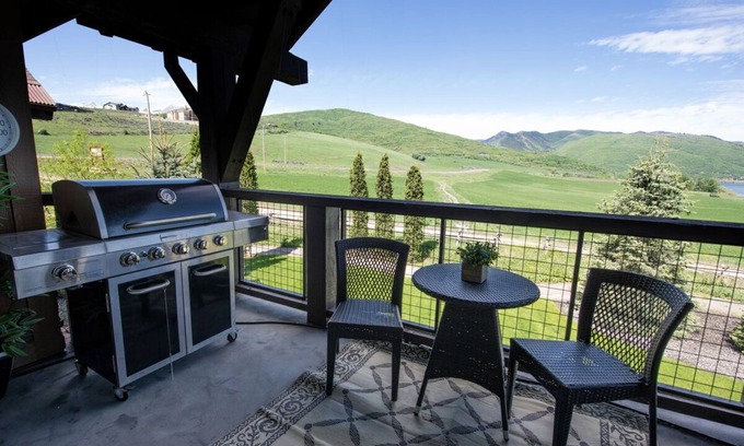 Huntsville Condo | Experience Amazing Mountain Views and Relaxing Spa Retreat