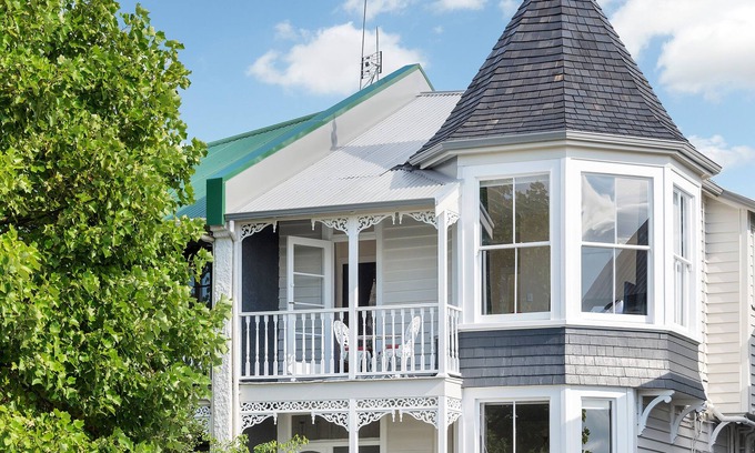 Grey Lynn Apartment | Stylish Apartment with Kitchen & Breakfast - Rated 9.8/10