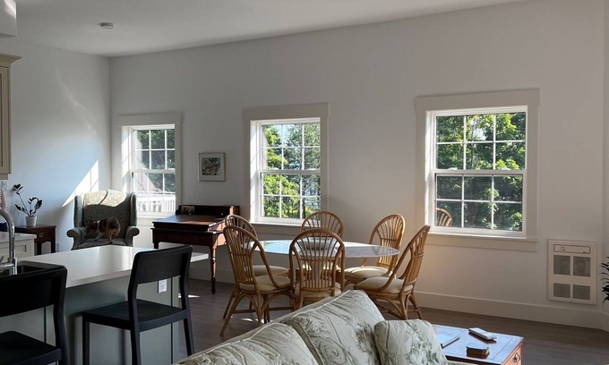 Naufrage Apartment | Stylish Upper Level End Unit with Pool and Pet-Friendly Options