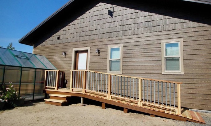 Whitehall House | Experience Upper Ranch with 100 Acre Mountain Views