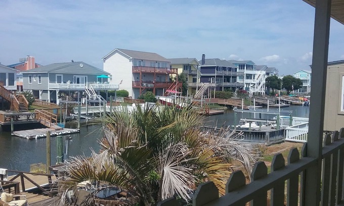Holden Beach House | Prime Location Steps from Holden Beach - Guest Rated 9.6