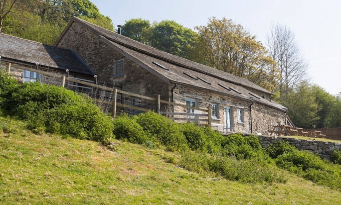 Pennant Melangell Villa | Spacious Upper Valley Barns - Six Bedroom Villa for 14