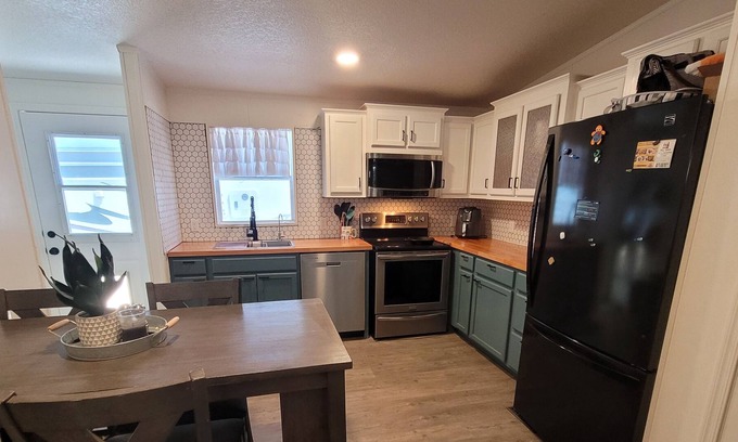Cienega Springs House | Cozy Upriver Retreat Near Parker with Spa and Hot Tub