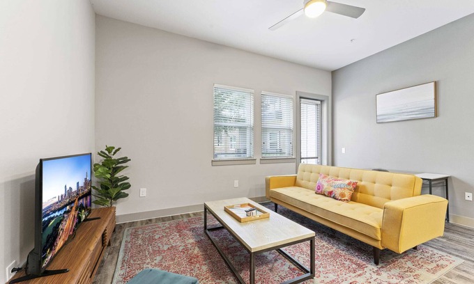 Montopolis Apartment | Elegant 1BR Suite Near Downtown with Free Fast WiFi