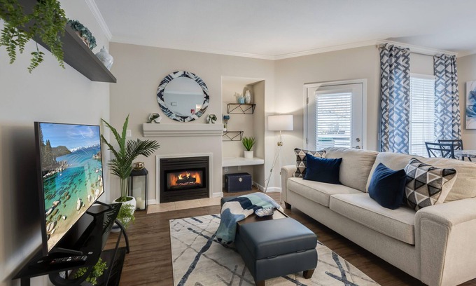 Roseville Apartment | Elegant 2-Bedroom Retreat in Roseville with Private Garage