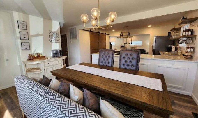 Geistown House | Top-Rated 2 Bedroom Home near Ind. Park & Shopping