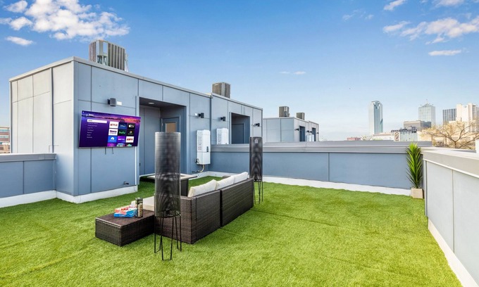 Cedars House | Downtown Dallas 2BR Condo with Rooftop Terrace & Views