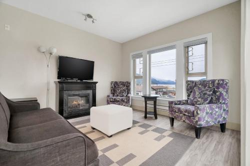 Harrison Hot Springs Apartment | Rooftop Paradise Luxe Suite with Lake Views & Family-Friendly