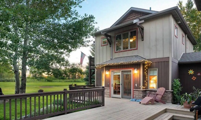 Bozeman House | Pet-Friendly 2BR Suite in Bozeman - Rated 10/10 by Guests