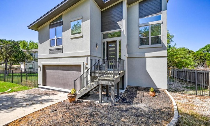 Point Venture House | Relaxing 5BR Lakefront Retreat with Hot Tub & Pool Access