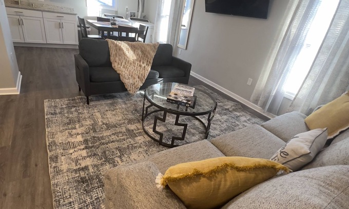 Kansas City Apartment | Prime Apartment Near Worlds of Fun & Arrowhead Stadium