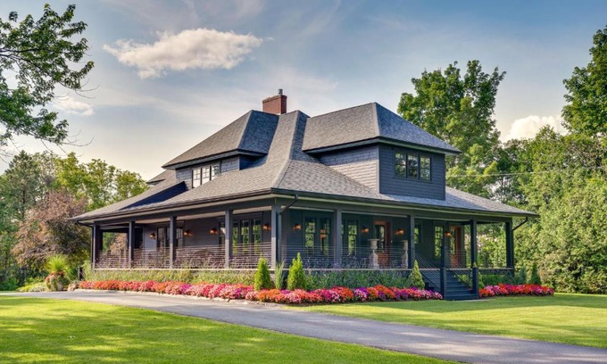 Derby Center House | Stylish Arts and Crafts Bungalow with Pool & Yard Retreat