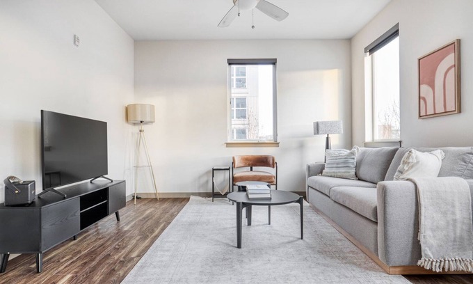 Old Ballard Apartment | Modern Ballard 2BR with Gym & Yoga, Near Farmers Market