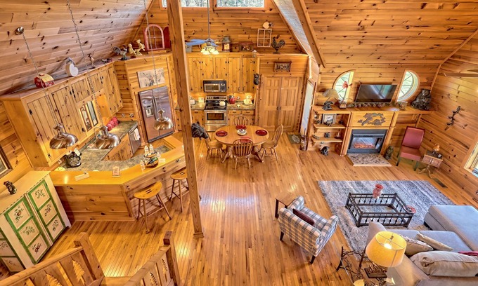 Choestoe Cabin | Tranquil Cabin Retreat in North GA Mountains - Pet Friendly!