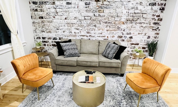 Kingman Park House | Stylish 4BDR Rowhouse on H Street with Outdoor Space