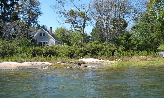 Spruce Head House | Elegant Cottage Retreat with Pool and Spa Amenities