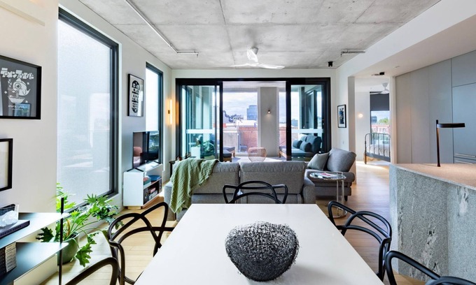 Collingwood Apartment | Upscale Collingwood Retreat - High-End Apartment with Car Park