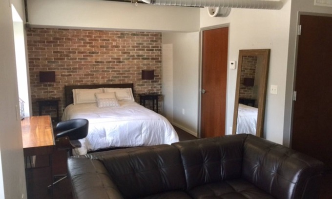 Financial District Condo | Stylish Downtown Condo: Steps from 6th St & Capitol