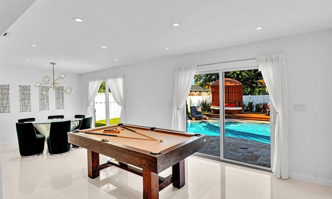 Hollywood Hills House | Premier Hollywood Retreat with Private Pool and Breakfast