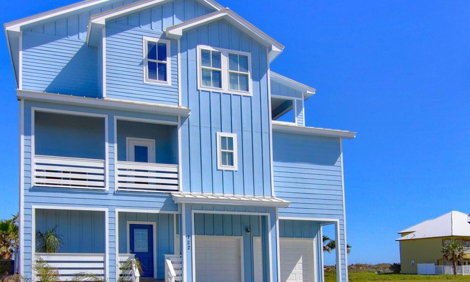 Port Aransas House | Elegant Beach Access Home with Community Pool & Ocean View