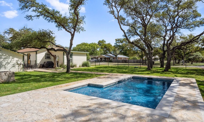 Dripping Springs House | Premier Home with Fire Pit - Steps from Mercer St!