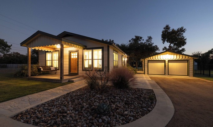 Dripping Springs House | Exceptional Home with Pool and Firepit Near Mercer St!