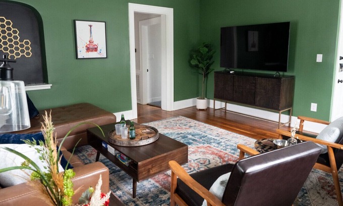 Shelbyville House | Discover an Upscale Stay Near the Bourbon Trail & Louisville