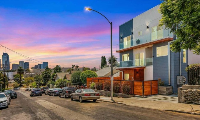 Historic Filipinotown House | Upscale LA Getaway | Sleeps 8 + Free Parking