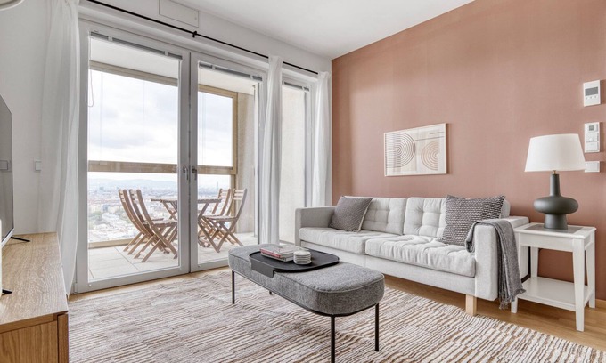 Erdberg Apartment | Elegant Landstraße 1BR with Gym & Kitchen near Gasometer