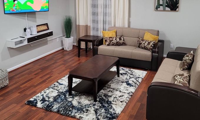 Odenton House | Upscale 3 BR Townhouse near Fort Meade with Pool & Deck