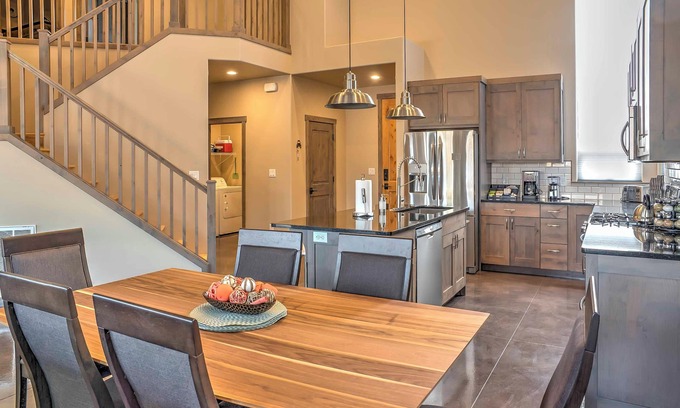 Moab South Valley Apartment | Elegant Moab Retreat with Hot Tub and Breathtaking Views